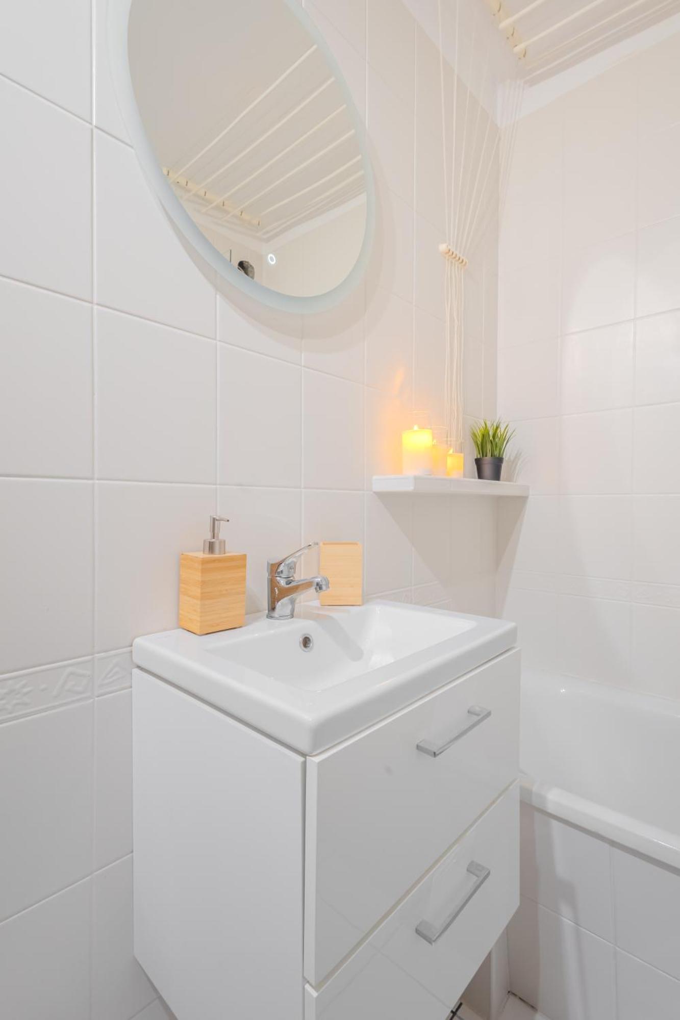 Rezydencja Filmowa- Wygodny Apartament 10 Min Od Lotniska I Centrum Appartement Warschau Buitenkant foto