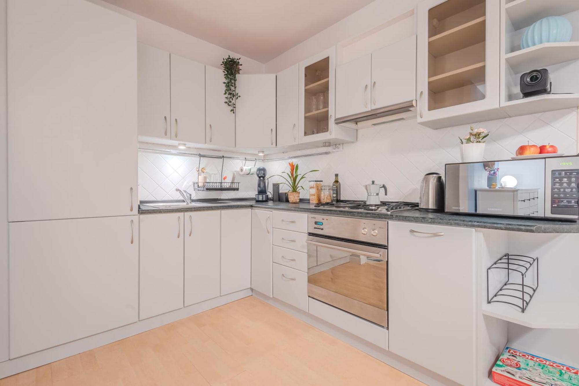 Rezydencja Filmowa- Wygodny Apartament 10 Min Od Lotniska I Centrum Appartement Warschau Buitenkant foto